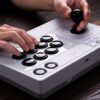 8BITDO Controle Bluetoth e Com Fio Arcade Stick Para Xbox e PC BRANCO
